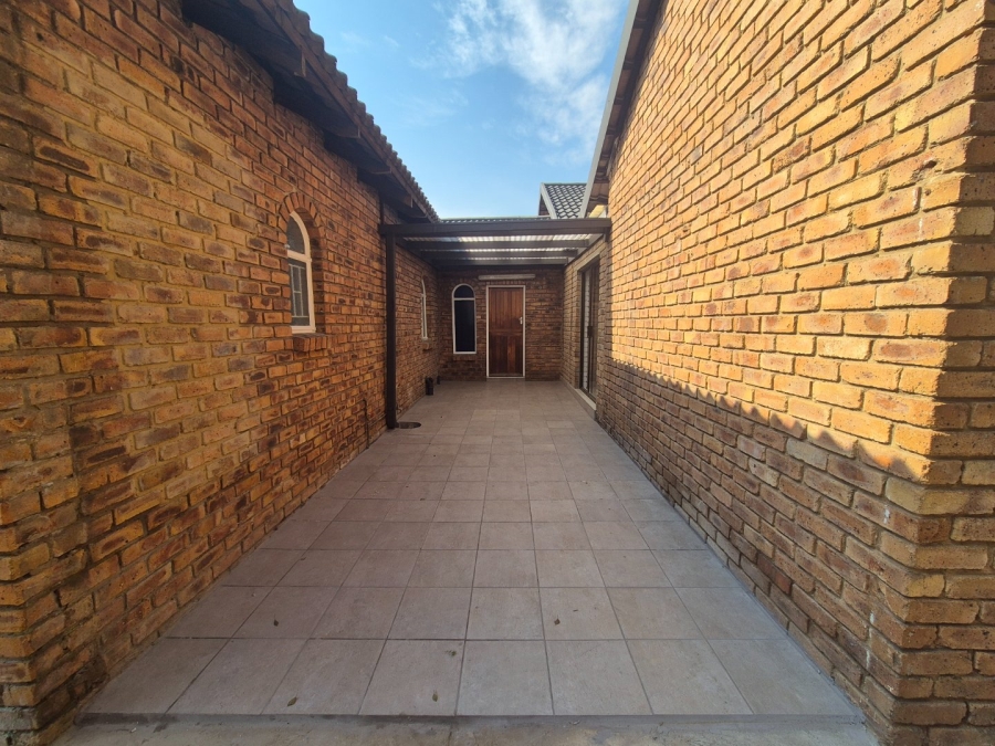 3 Bedroom Property for Sale in Vaalpark Free State